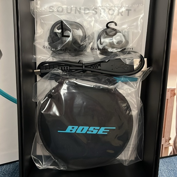 Bose Soundsport Wireless Sweat & Weather Resistant In-Ear Headphones Aqua NEW - Picture 3 of 5